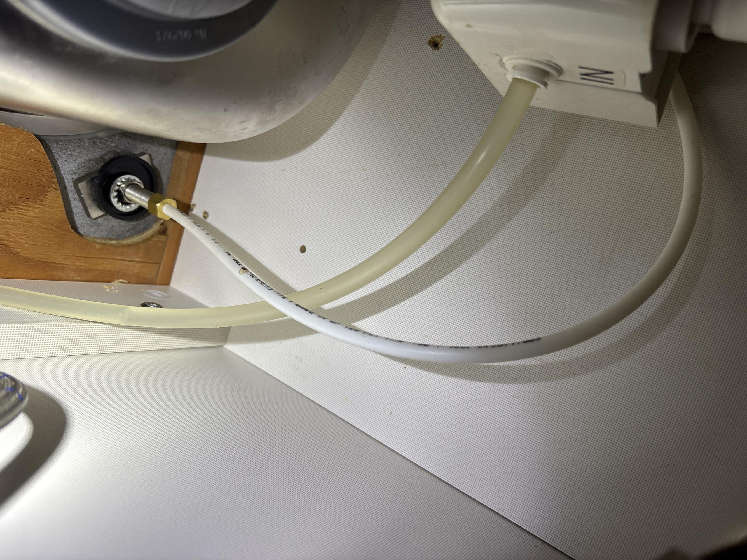 Old Toronto, ON - repair basin faucet Old Toronto, ON - repair basin faucet