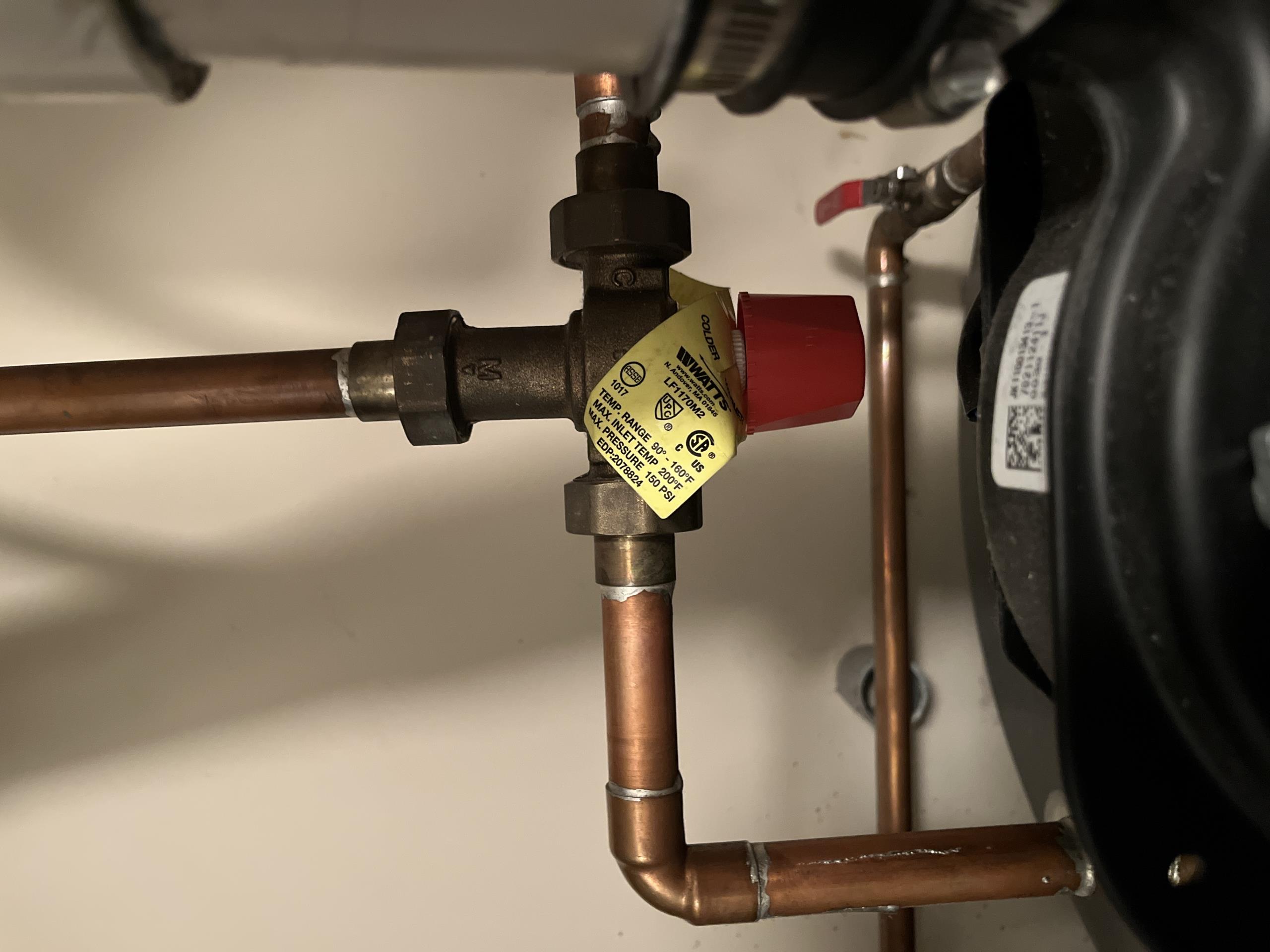 North York, ON - ￼Troubleshooting hot water issues and repair faucets