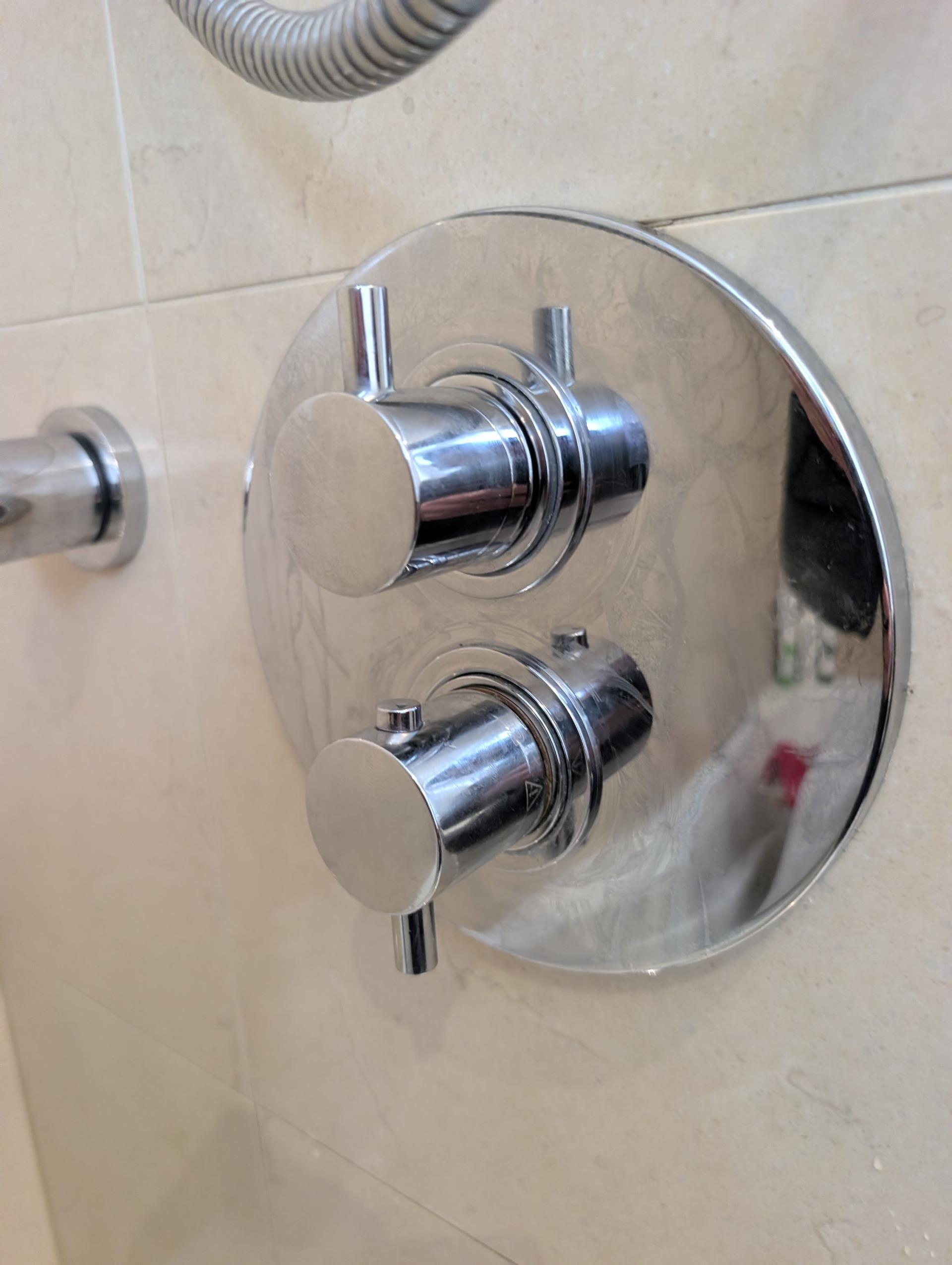 North York, ON - thermostatic handle for bathtub is stuck