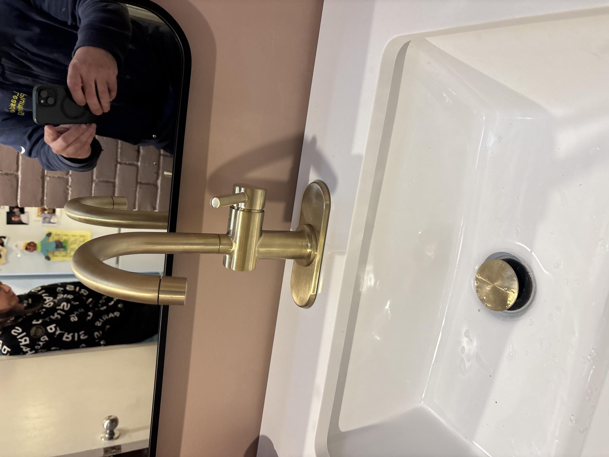 East York, ON - install vanity & faucet