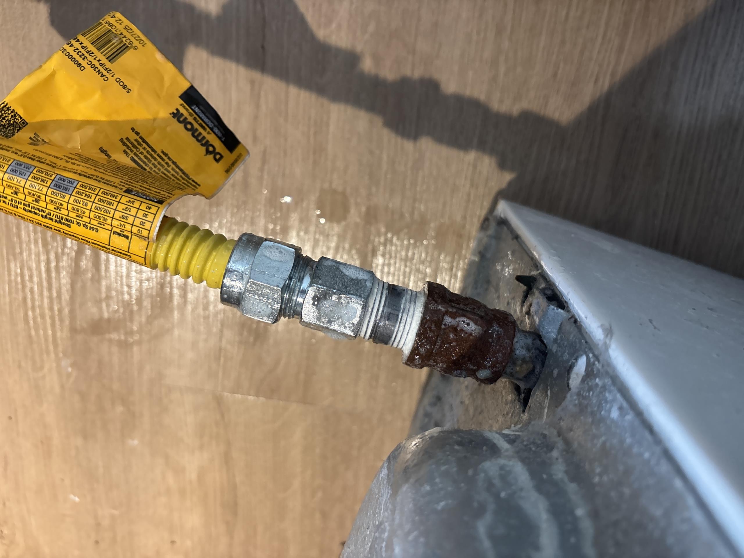 Old Toronto, ON - disconnect gas dryer