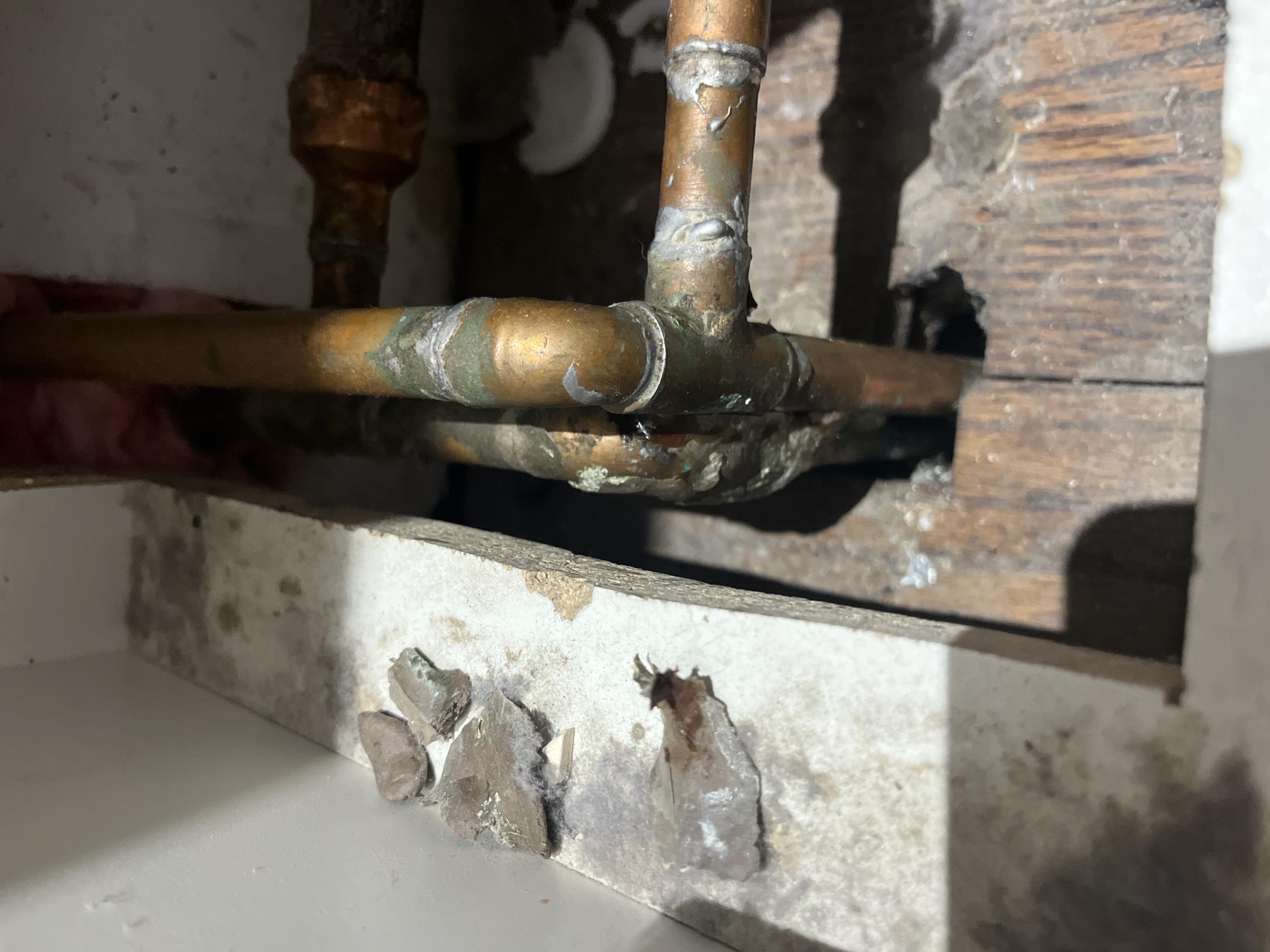 East York, ON - Investigate leak from heating pipes