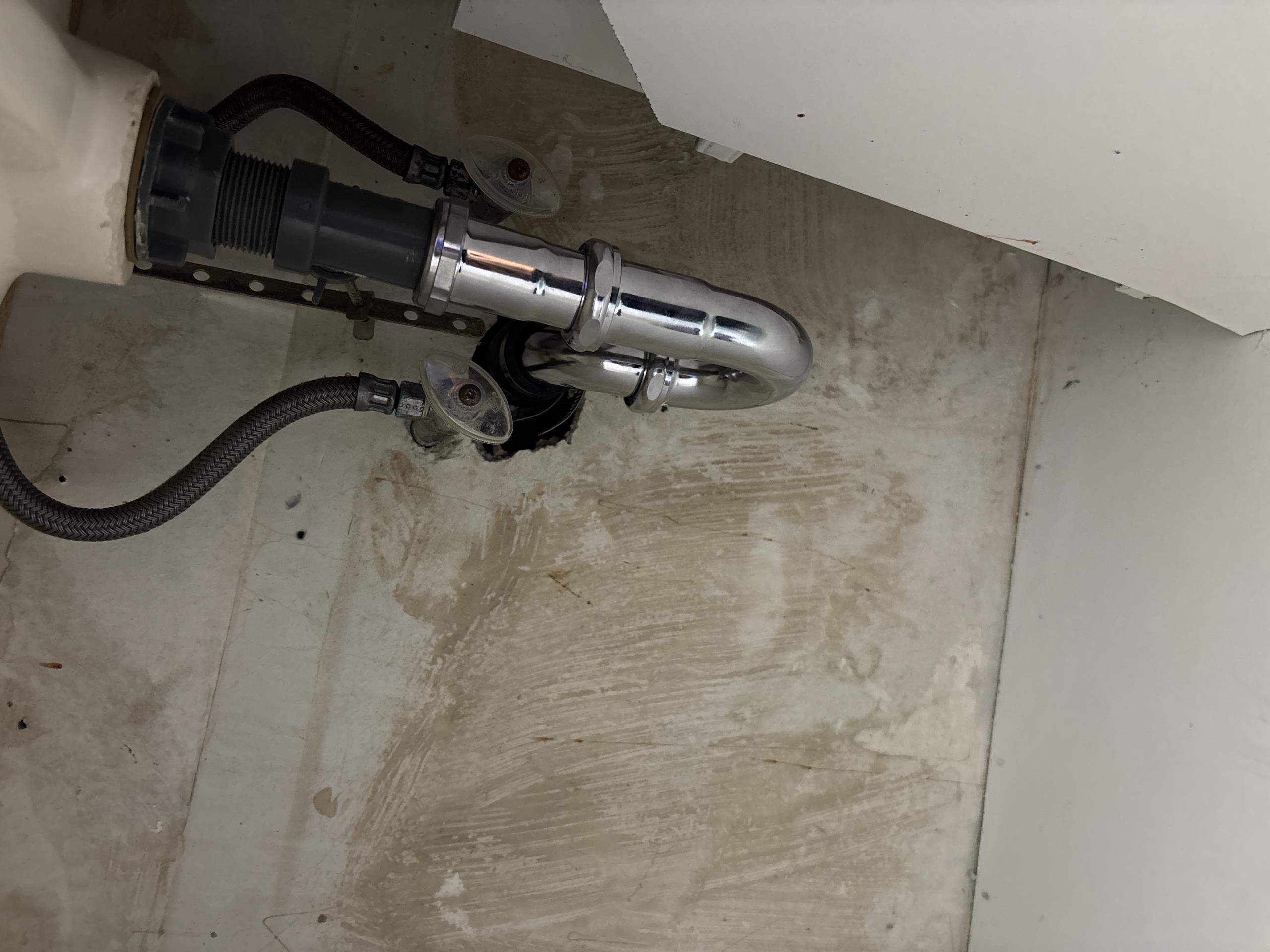 East York, ON - Chrome p trap leaking