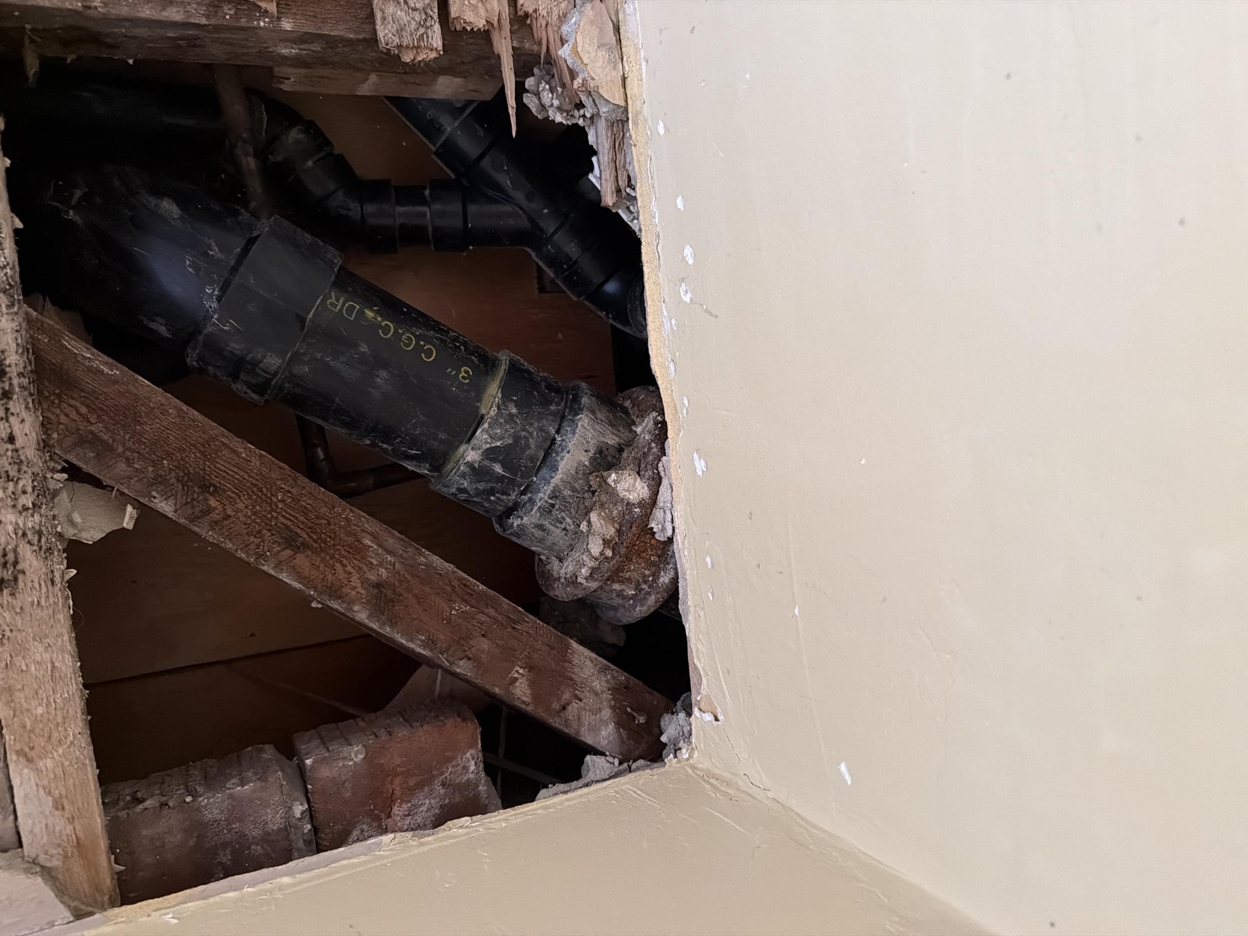 Old Toronto, ON - investigate leak 