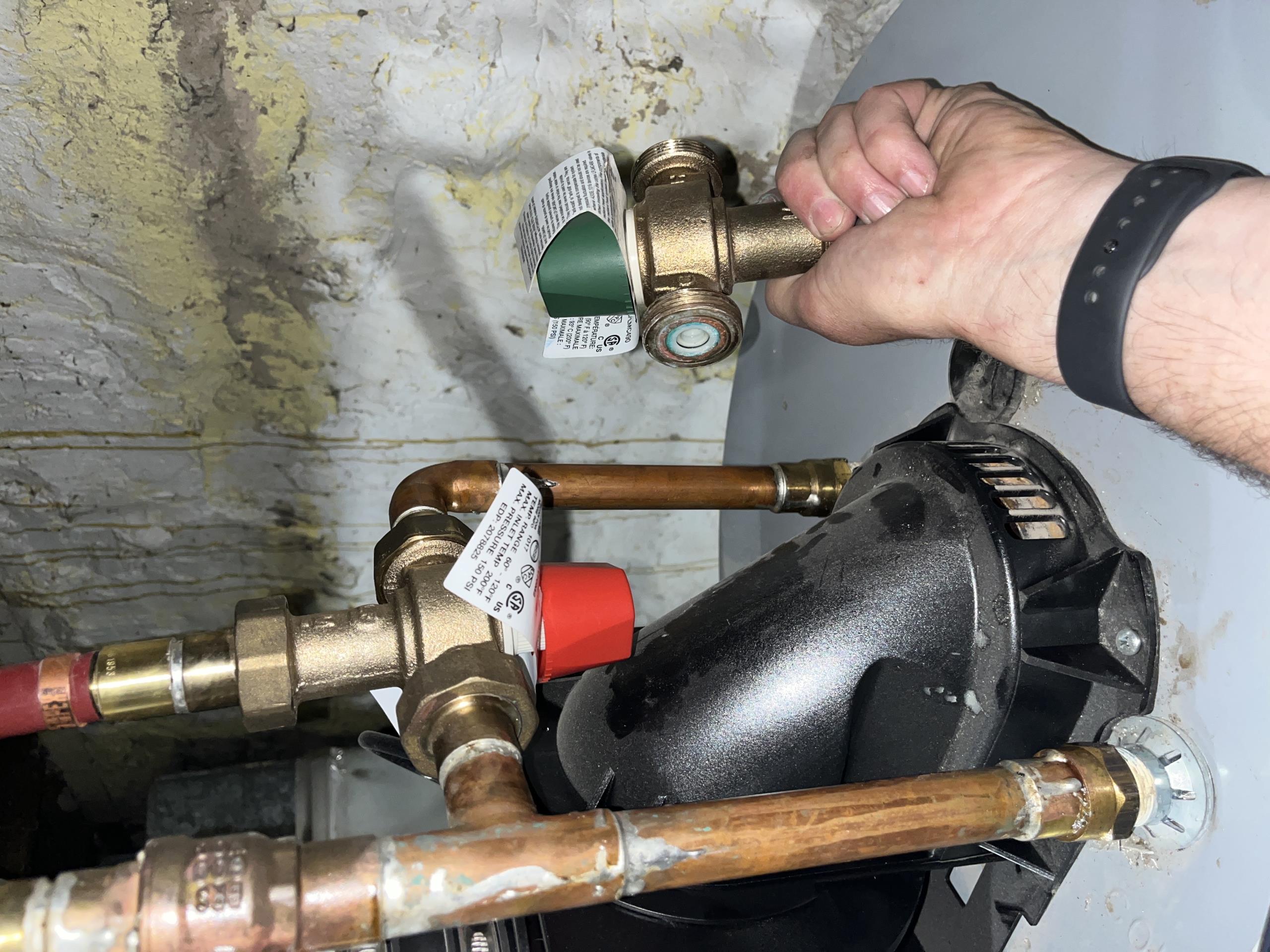 Old Toronto, ON - Replace domestic hot water mixing valve