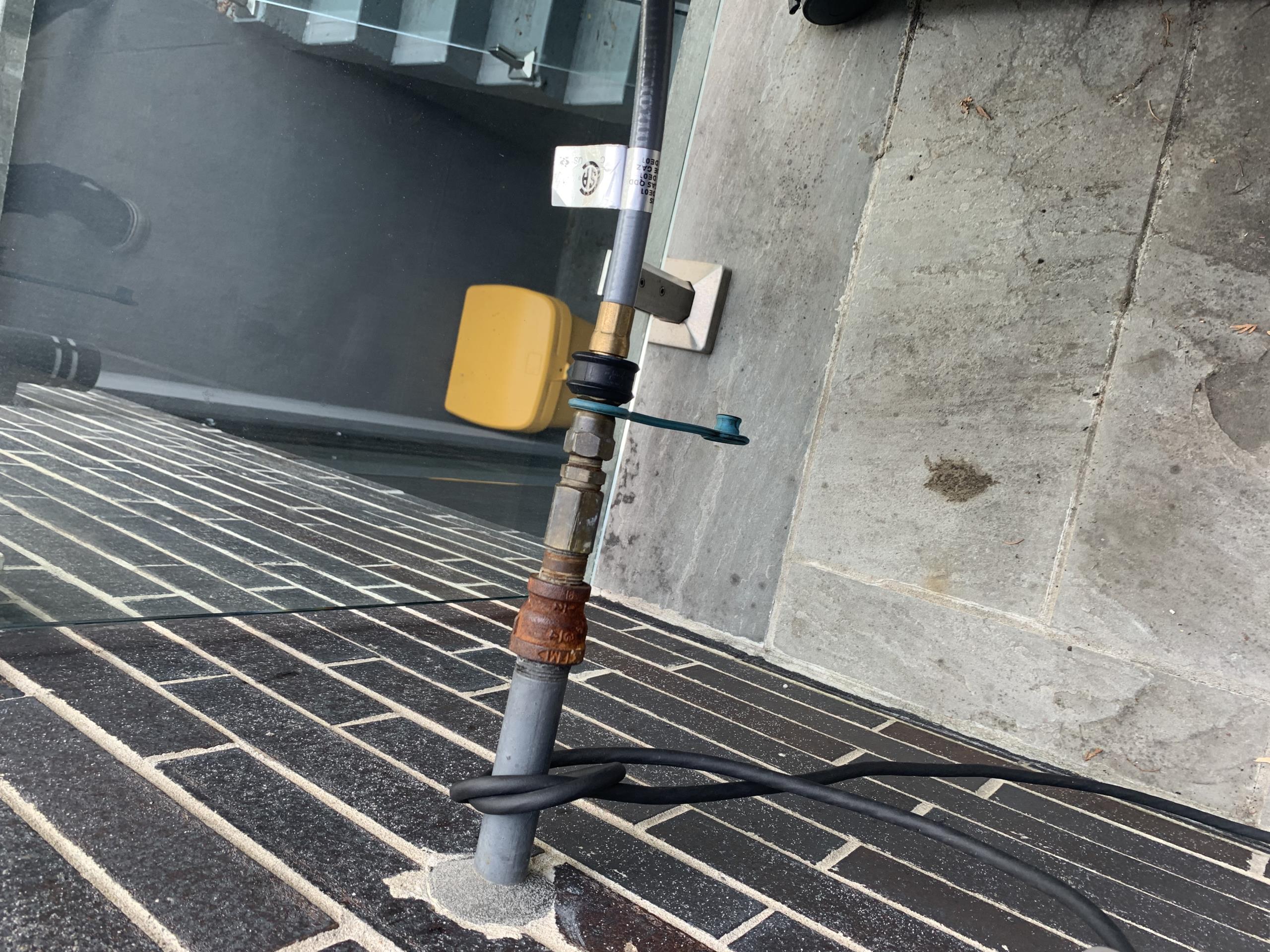 East York, ON - install shut off vavle on gas line for barbecue