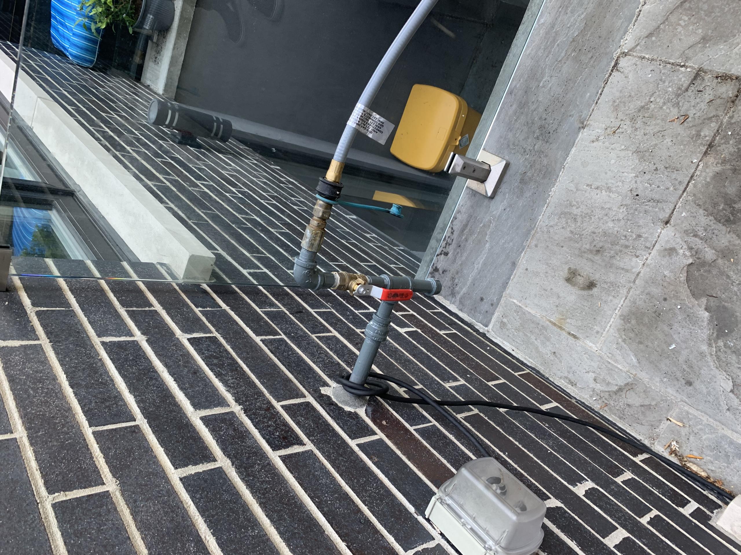 East York, ON - install shut off vavle on gas line for barbecue