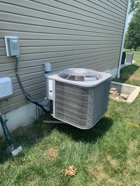 I completed a diagnostic on a Carrier air conditioning unit.  I determined that the unit was low on Freon and I added R-410A refrigerant. Operational at time of departure.
