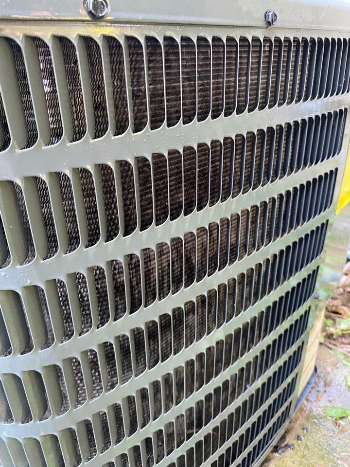 Performed a maintenance on a customers system in Cincinnati, OH. Customer had no cooling when I arrived and it was fixed by replacing the fuses. Also washed the condenser coil today.