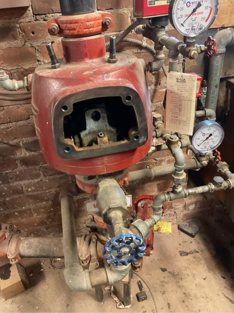 Our team recently replaced multiple faceplate gaskets on several dry fire protection systems after signs of wear and deterioration were identified during a routine fire sprinkler inspection. Replacing aging gaskets helps maintain proper system pressure, prevent leaks, and ensure continued NFPA compliance and reliable fire protection performance.