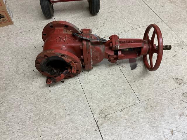 We just completed the replacement of a failing Kennedy OS&Y valve that was no longer holding. After coordinating with the local water company for a safe and scheduled shutoff, our team removed the defective valve and installed a new, fully functional OS&Y to restore proper system operation. Everything is now back online and performing as required for reliable fire protection.