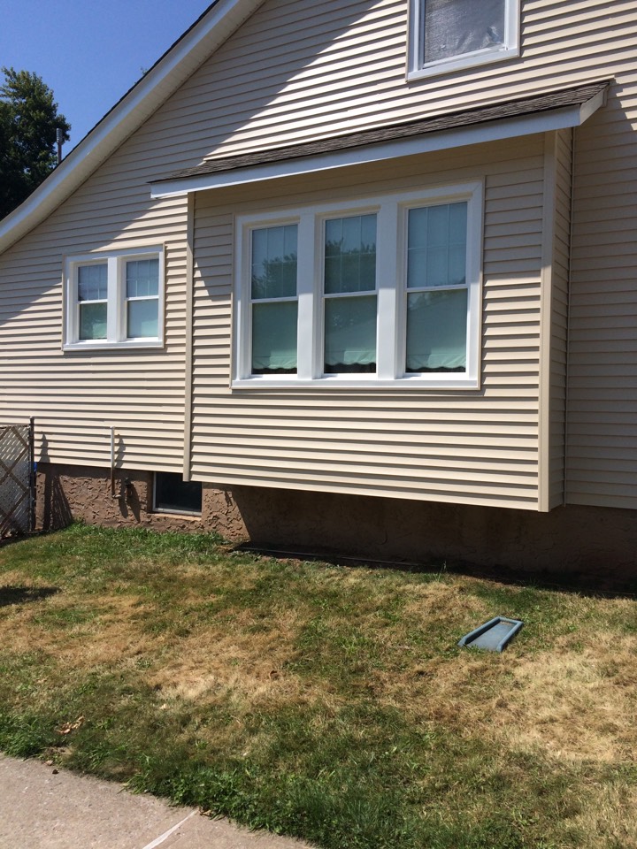 Woodbridge Township, NJ - Aged wood or aluminum siding that is peeling and mold ridden. Replace with new Certainteed solid vinyl siding by Valiant Home Remodelers! Woodbridge Township, NJ - Aged wood or aluminum siding that is peeling and mold ridden. Replace with new Certainteed solid vinyl siding by Valiant Home Remodelers!