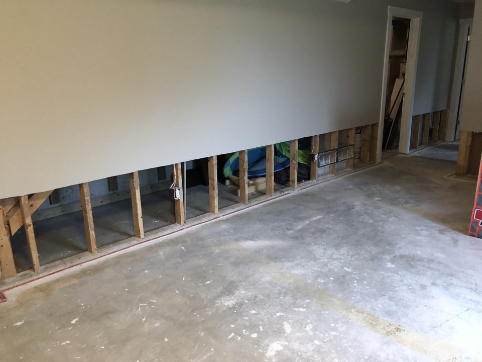 Hudsonville, MI - Water line in the ceiling broke. Water damage to the carpet drywall baseboard. Water mitigation and water extraction. Removal of wet drywall and insulation Hudsonville, MI - Water line in the ceiling broke. Water damage to the carpet drywall baseboard. Water mitigation and water extraction. Removal of wet drywall and insulation