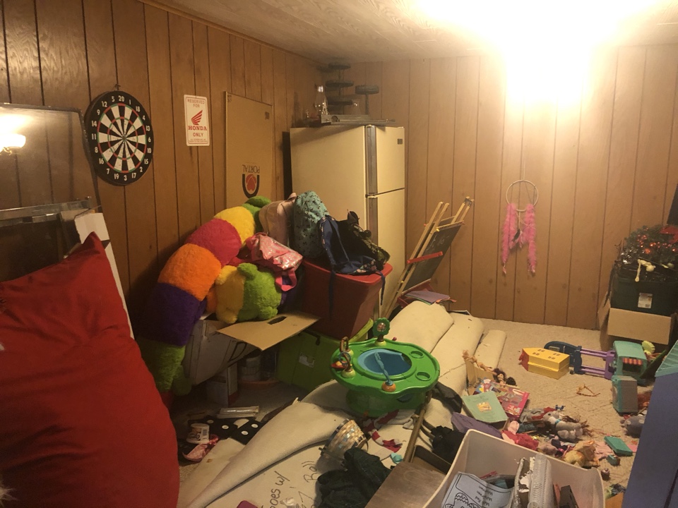 Muskegon, MI - Inspected water loss from washer overflow. Wet carpet. Damage to paneling. Setting up equipment to dry basement. Muskegon, MI - Inspected water loss from washer overflow. Wet carpet. Damage to paneling. Setting up equipment to dry basement.