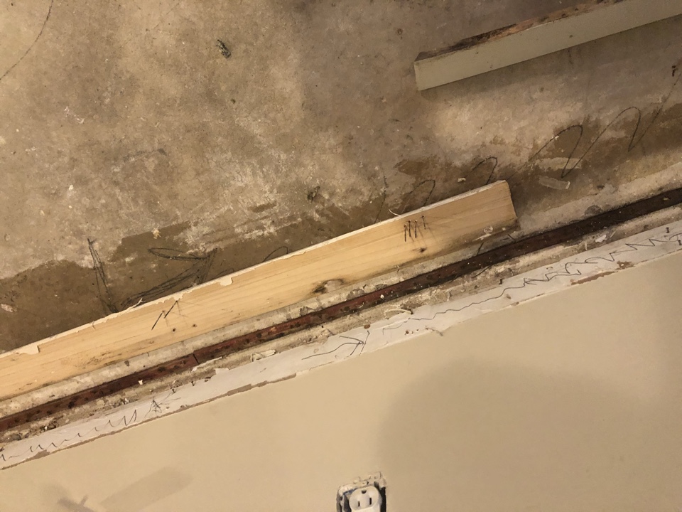 Grand Rapids, MI - Water damage from leaking window. Water damage to the baseboard and tack strip. Pulled carpet back and pad. Set up dehumidifer to dry the structure. Grand Rapids, MI - Water damage from leaking window. Water damage to the baseboard and tack strip. Pulled carpet back and pad. Set up dehumidifer to dry the structure.