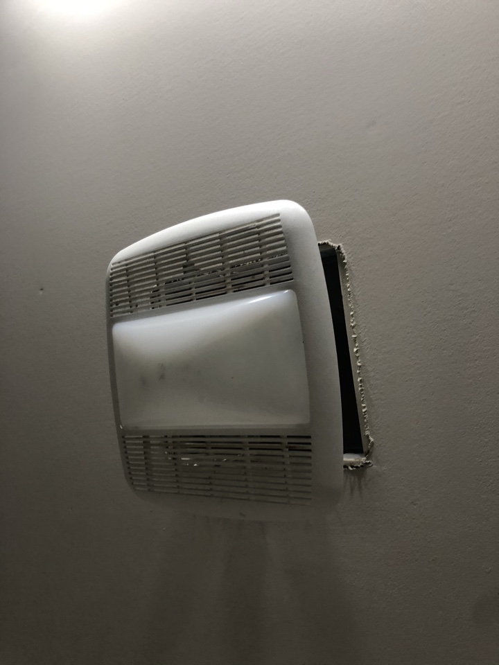 Grand Rapids, MI - Water damage to drywall ceiling in basement bathroom. Drying equipment completed. Water restoration to begin soon Grand Rapids, MI - Water damage to drywall ceiling in basement bathroom. Drying equipment completed. Water restoration to begin soon