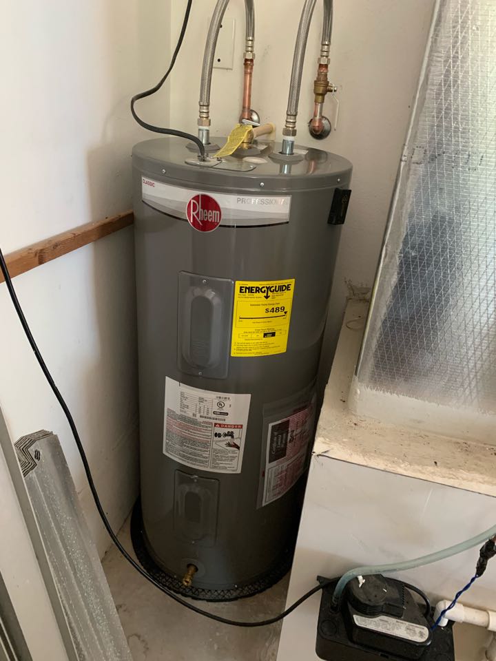Stuart, FL - Installed a Rheem 40-gallon medium profile, 4500W water heater with a new 3/4” ball/shut-off valve, tank cushion and various copper fittings/flexible union connections. Stuart, FL - Installed a Rheem 40-gallon medium profile, 4500W water heater with a new 3/4” ball/shut-off valve, tank cushion and various copper fittings/flexible union connections.