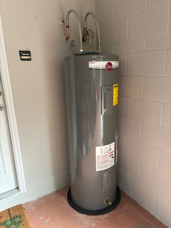 Palm City, FL - Installed a new Rheem 50-gallon tall profile water heater with a tank cushion, 3/4” ball valve, flexible union connectors and various fittings and pipe. Palm City, FL - Installed a new Rheem 50-gallon tall profile water heater with a tank cushion, 3/4” ball valve, flexible union connectors and various fittings and pipe.