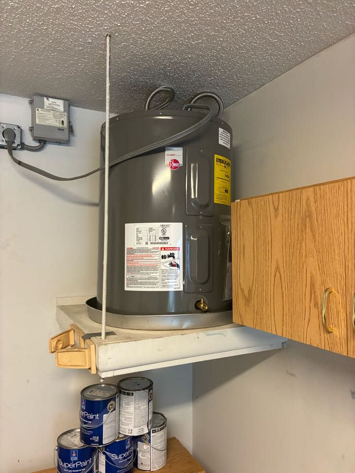 Palm City, FL - Installed a new 40-gallon short profile water heater, a valve, a 26” aluminum drain pan with various fittings and pipe. Palm City, FL - Installed a new 40-gallon short profile water heater, a valve, a 26” aluminum drain pan with various fittings and pipe.
