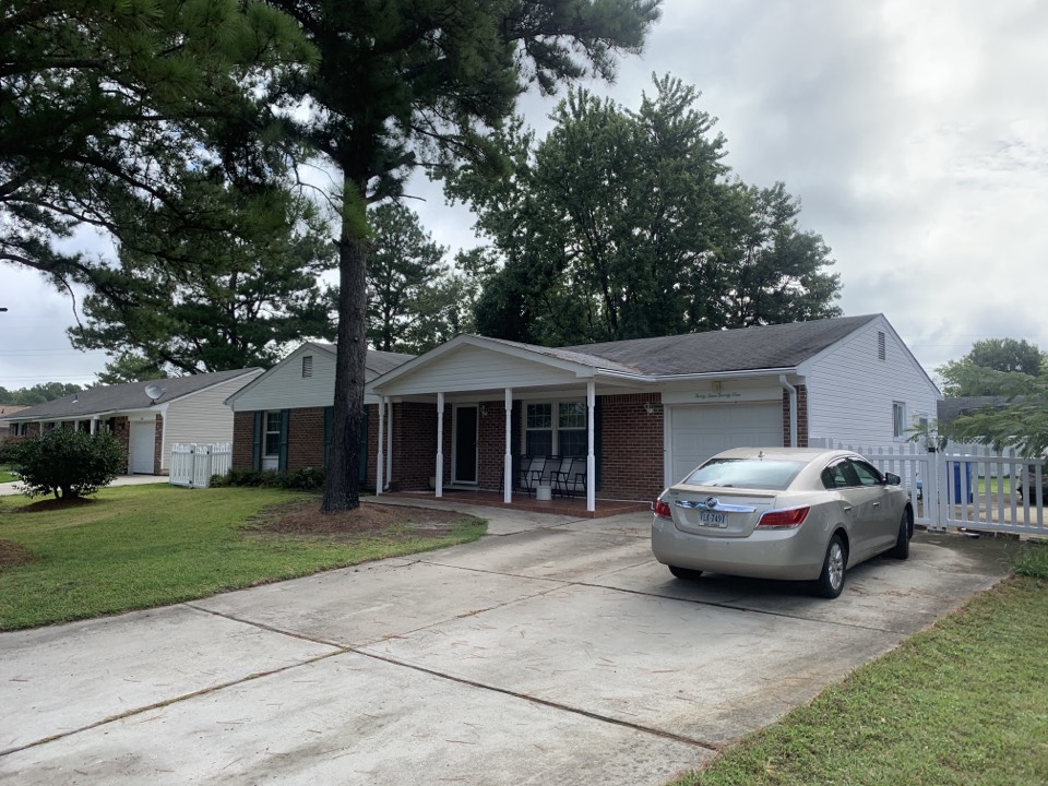 Chesapeake, VA - Installed new LeafGuard gutters. Chesapeake, VA - Installed new LeafGuard gutters.