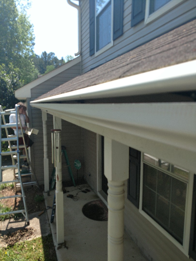 Suffolk, VA - LeafGuard installed means no more rotten wood & no more clogged gutters = Happy Homeowner! Suffolk, VA - LeafGuard installed means no more rotten wood & no more clogged gutters = Happy Homeowner!