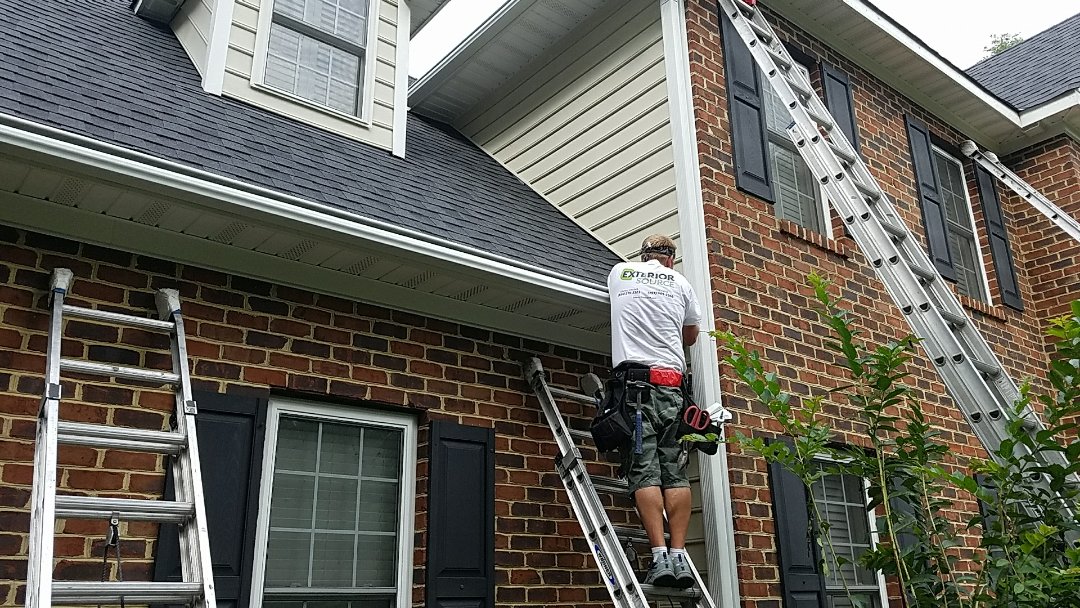 Chesterfield, VA - LeafGuard gutter being installed in Chesterfield Chesterfield, VA - LeafGuard gutter being installed in Chesterfield