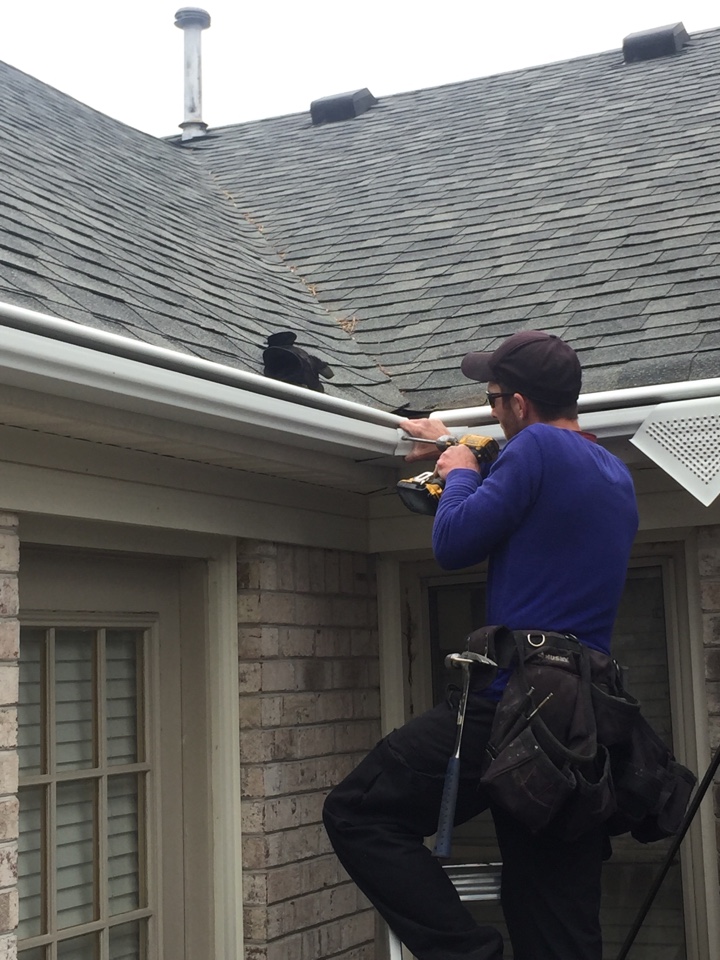 Chesapeake, VA - Installing new LeafGuard gutters
Chesapeake, VA - Installing new LeafGuard gutters