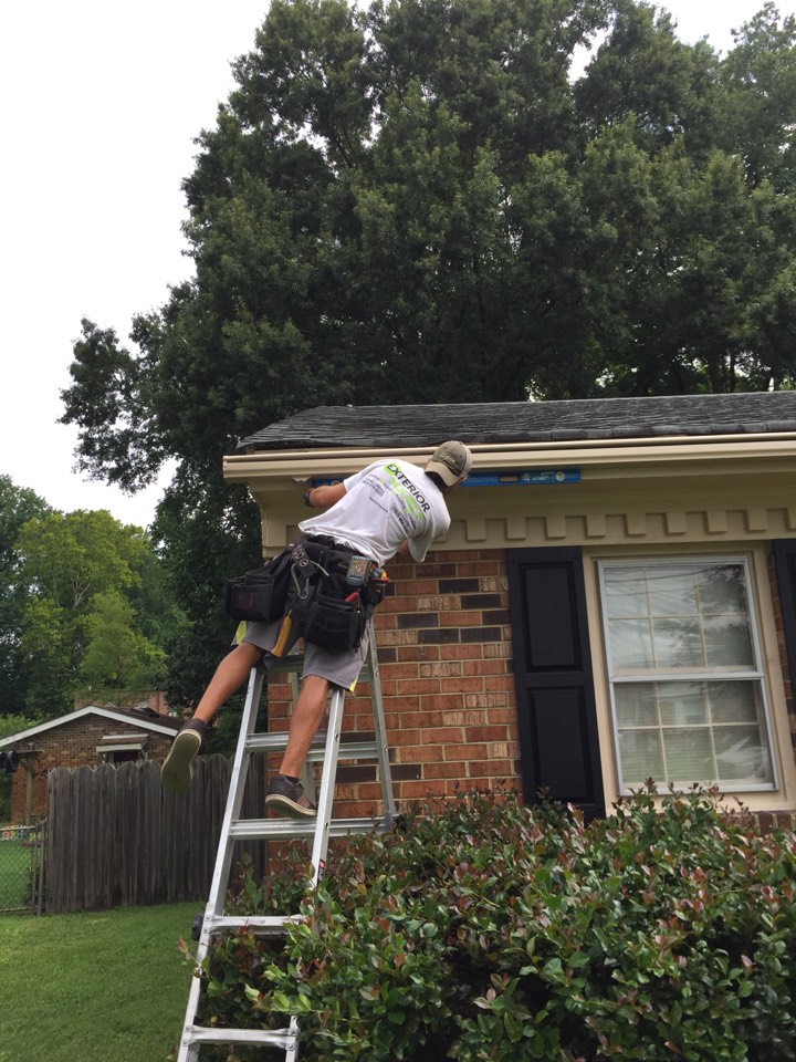 Portsmouth, VA - Ensuring proper slope of the LeafGuard gutter system. Portsmouth, VA - Ensuring proper slope of the LeafGuard gutter system.
