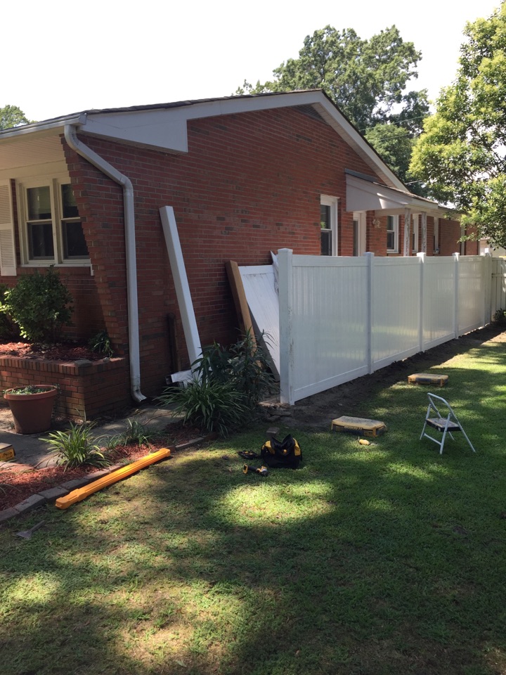 Norfolk, VA - Installing new vinyl fencing. Norfolk, VA - Installing new vinyl fencing.
