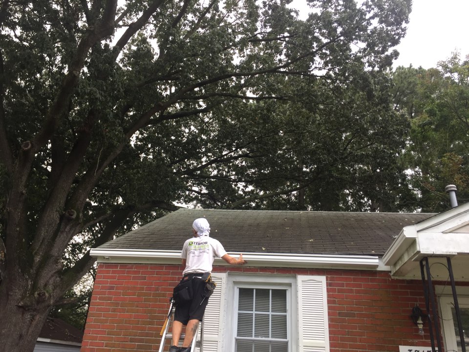 Norfolk, VA - Installing the LeafGuard gutter system. Norfolk, VA - Installing the LeafGuard gutter system.