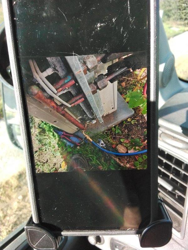 Responded to a recall on the outdoor condensing unit and inspected the refrigerant line set, noting oxidized copper lines, deteriorated insulation, and flare connections at the service valves. Connected gauge manifold hoses to the service ports and used hand tools to service and tighten the fittings and line connections, then verified the unit for proper operation.