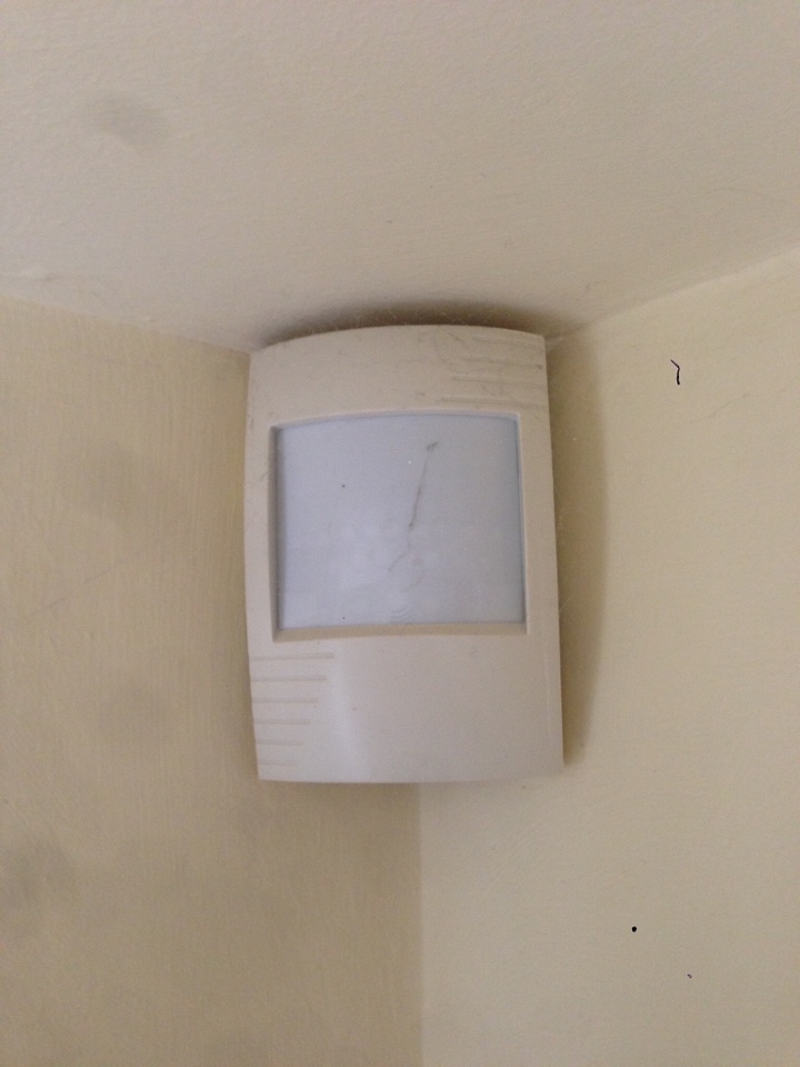 Quick service of an old Scantronic 800L wired burglar alarm. 