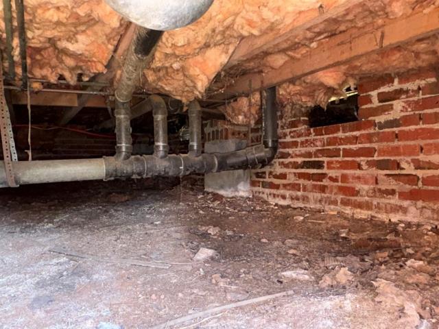 Our team recently completed a full crawlspace encapsulation, giving this home a cleaner, healthier, and more energy-efficient foundation. As part of the project, we removed the old ductwork, installed an entirely new duct system, and enlarged the main return to improve airflow and help the HVAC system operate more efficiently.