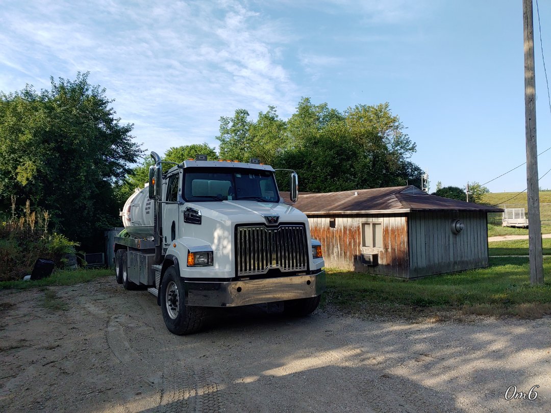 Lemont, IL - Pump and clean septic holding tank