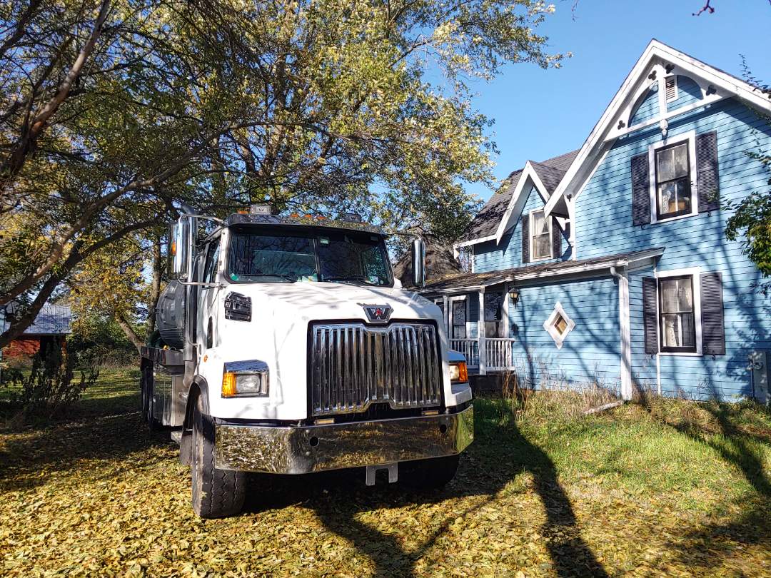Kirkland, IL - Pump and clean septic tank