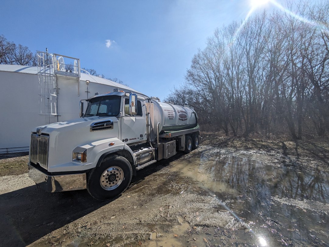 Lemont, IL - Pump and clean septic tank and hydrojetted inlet line 