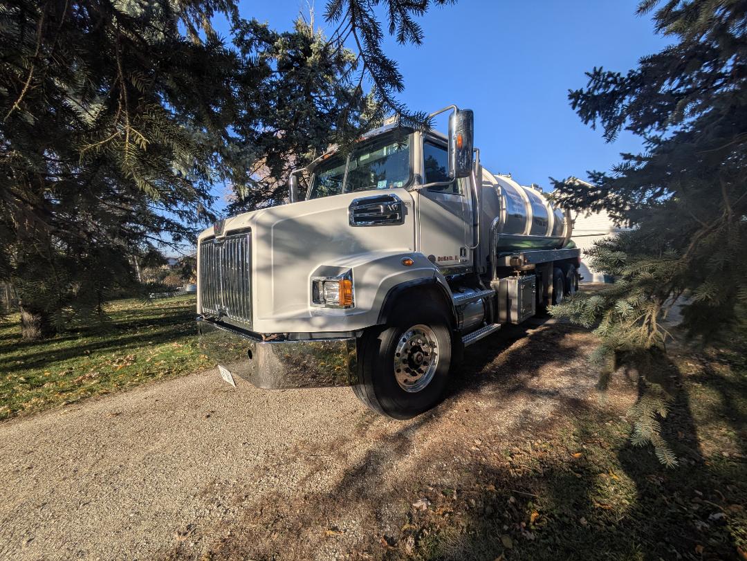 Kingston, IL - pump and clean septic tank 