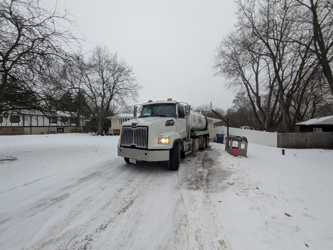 pump and clean septic tank 
