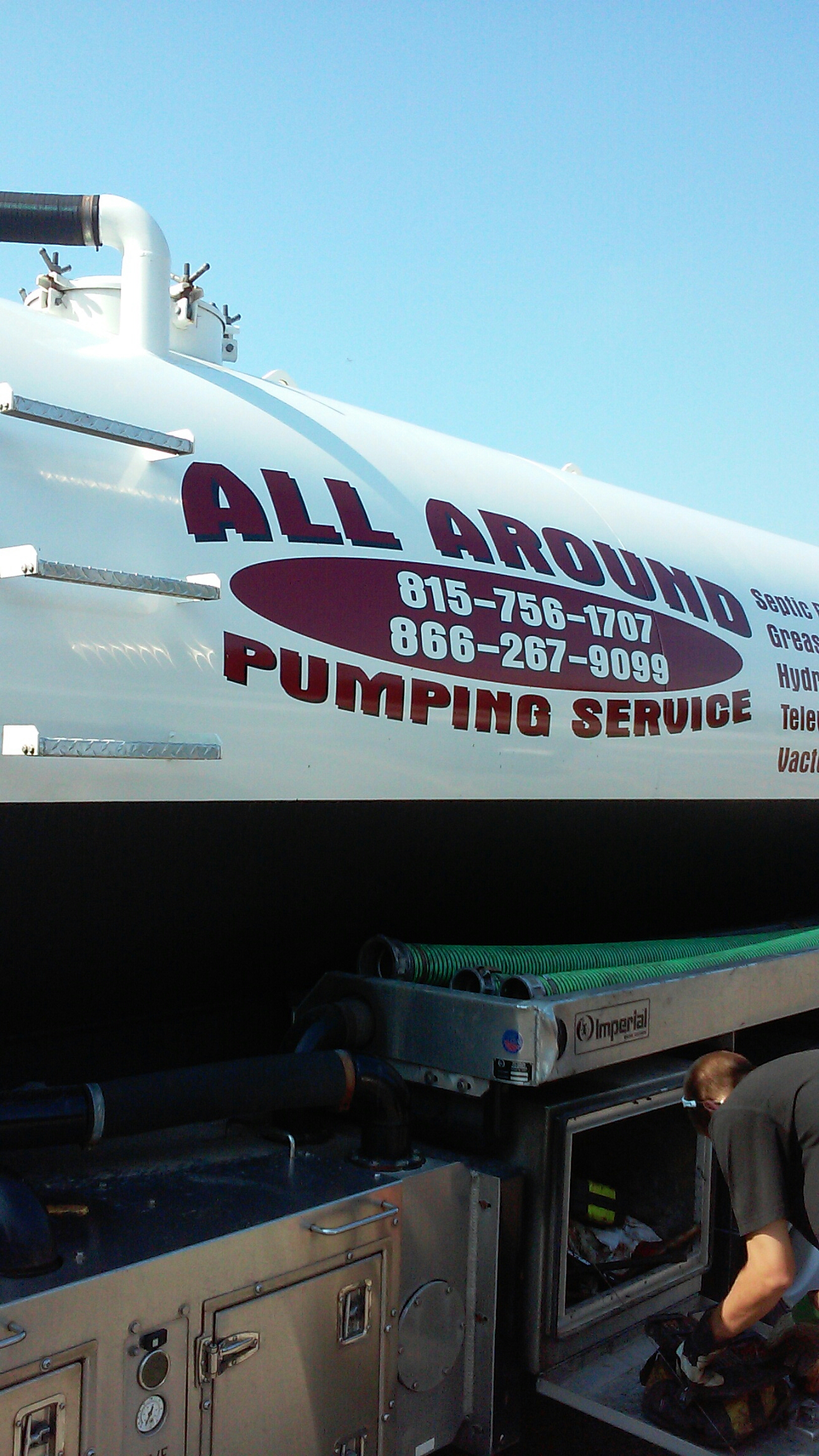 Lemont, IL - Pumping inside grease trap