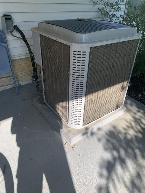 I performed a diagnostic service call and discovered that the units coil was clogged and the cap was bad. After replacing those two things the the system was operational at departure. 