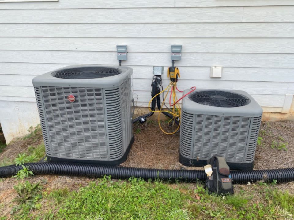 Heat pump AC maintenance, hvac cleaning and check up.