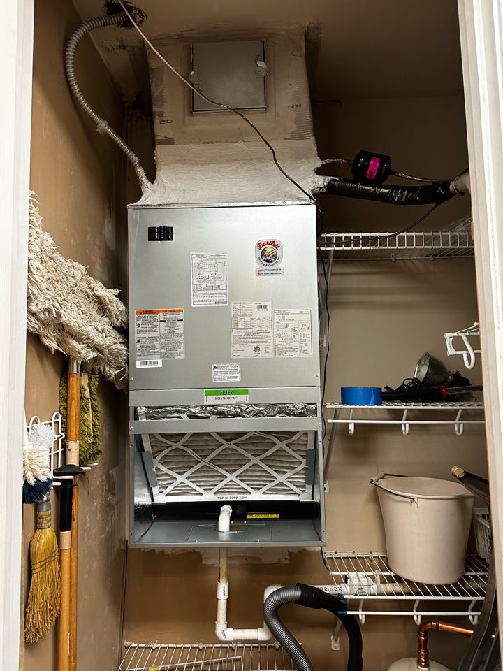 Atlanta, GA - Replaced existing heat pump with Carrier Comfort series 2 ton heat pump and matching air handler. Pressure tested and charged with 410A refrigerant. System is working as needed. 