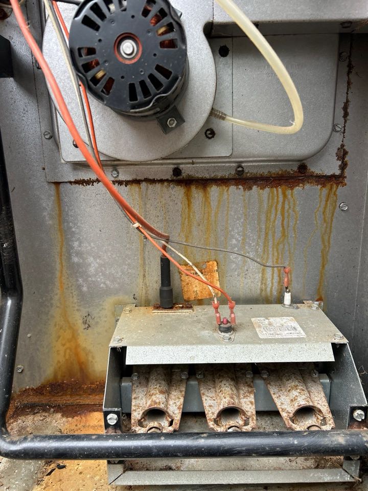 HVAC heating maintenance on Lennox package unit in Forest Hills Smyrna.