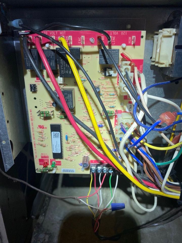 No heat call with failed circuit board. New Lennox control board installed to restore heat operation.