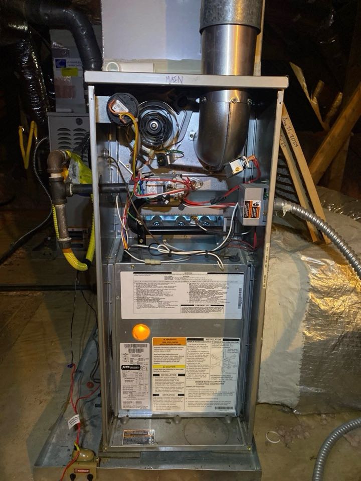 Carrier gas furnace heat maintenance with filter replacement.