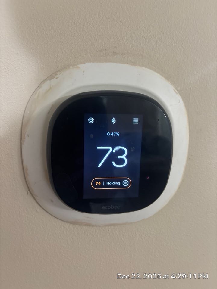 Smyrna, GA - Main level thermostat blank, found that the thermostat was insecure to the wall and also found that the common wire to power. The thermostat wasn’t secure as well. Remounted thermostat secure, wire verify operation.