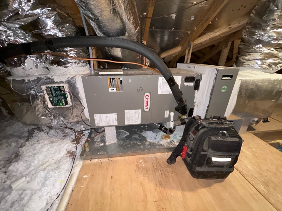 HVaC heating maintenance on Lennox heat pump and air handlers in Smyrna. 