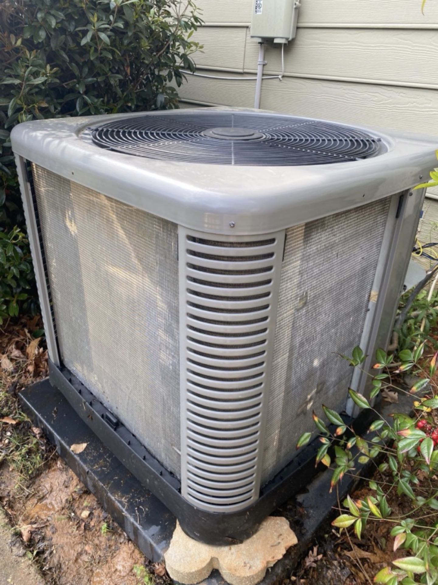 Kennesaw, GA - Chemically cleaned condenser coil, condenser fan motor failed and replaced. Cooling restored!