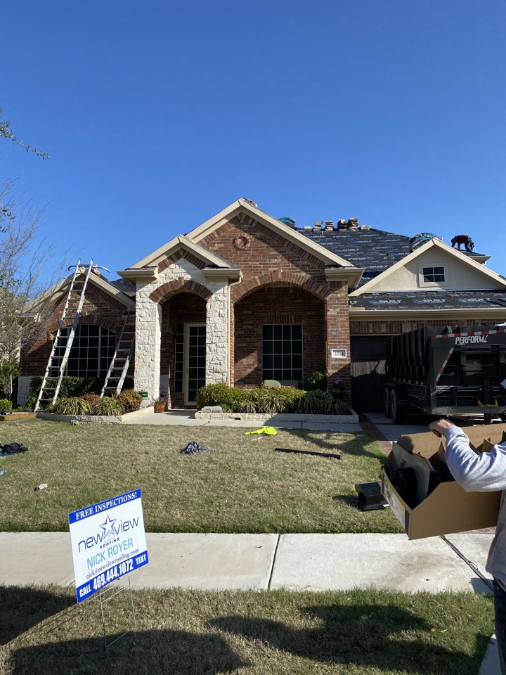 Frisco, TX - New View crew working hard on a new GAF Roof replacement in the Frisco Tx area due to recent wind and hail damage. In addition to the roof, the insurance covered new gutters, fence staining, and some window treatment. Everything was covered by State Farm Insurance. Frisco, TX - New View crew working hard on a new GAF Roof replacement in the Frisco Tx area due to recent wind and hail damage. In addition to the roof, the insurance covered new gutters, fence staining, and some window treatment. Everything was covered by State Farm Insurance.