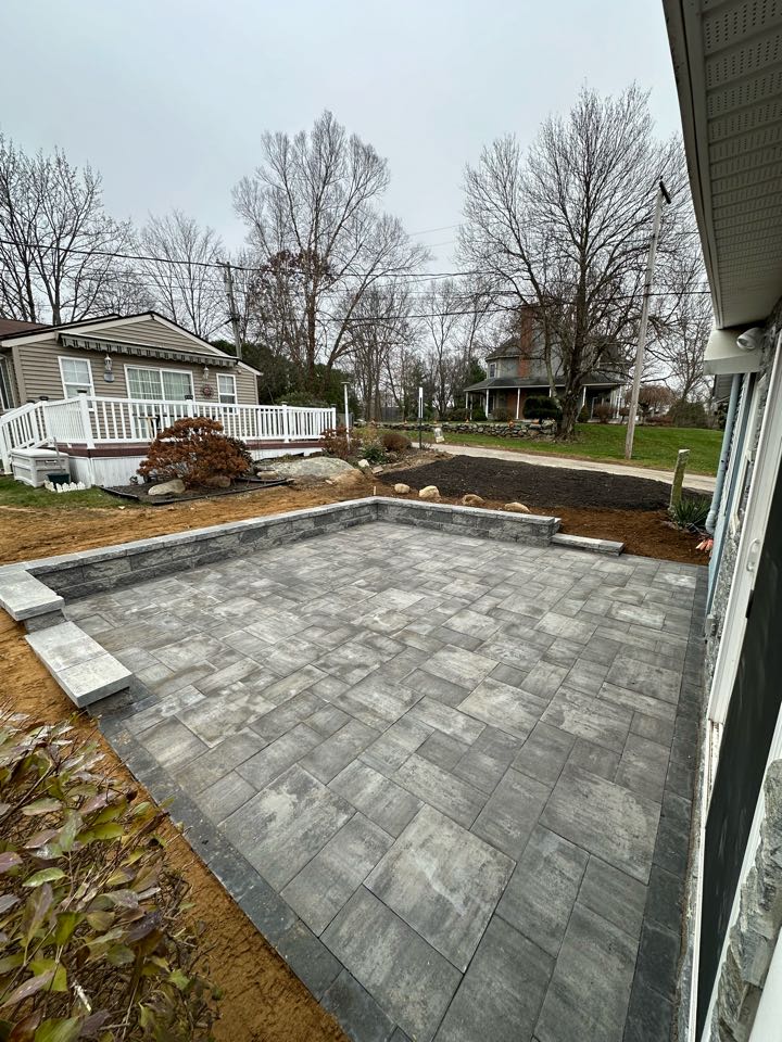 Retaining wall and patio finished up this just in time for the weekend !